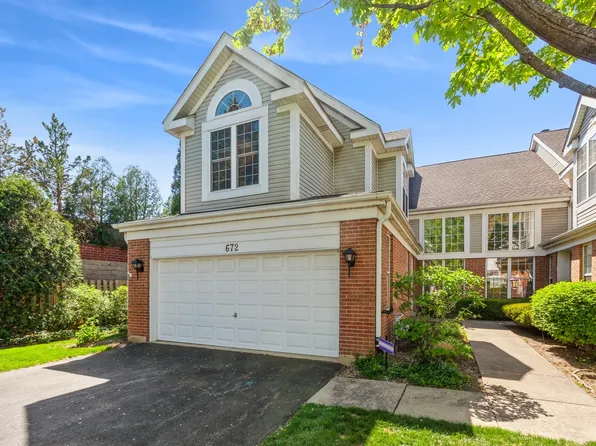 672 Citadel Dr, Westmont, IL 60559