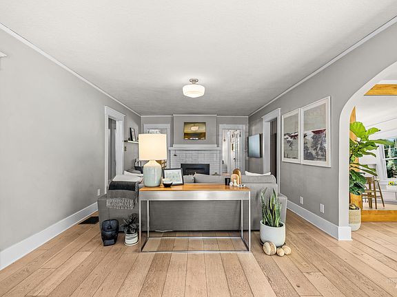 5th image of 2022 W Ellis Ave