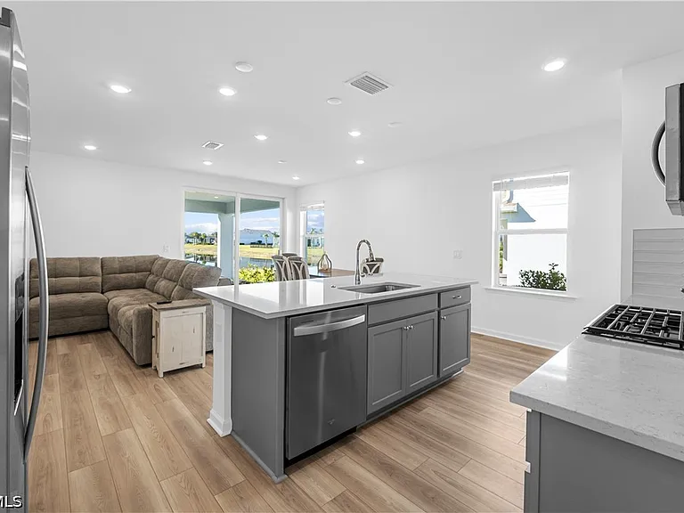 44148 Kelly Dr — Photo 12