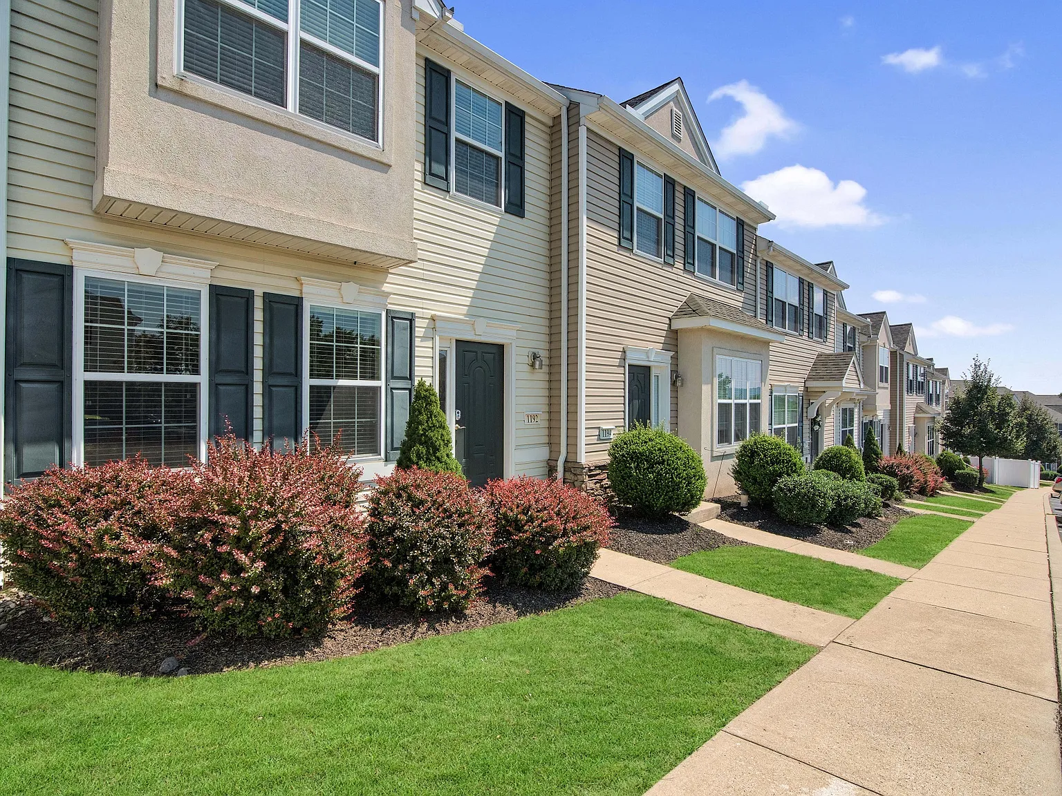 Emerald Pointe Townhomes — Photo 2