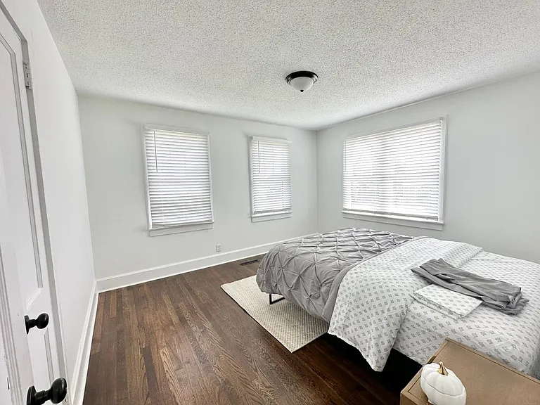 129 Spring St — Photo 17