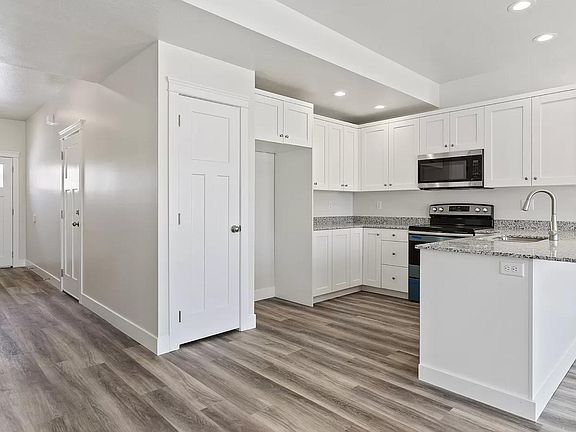 5th image of 283 N 100 W