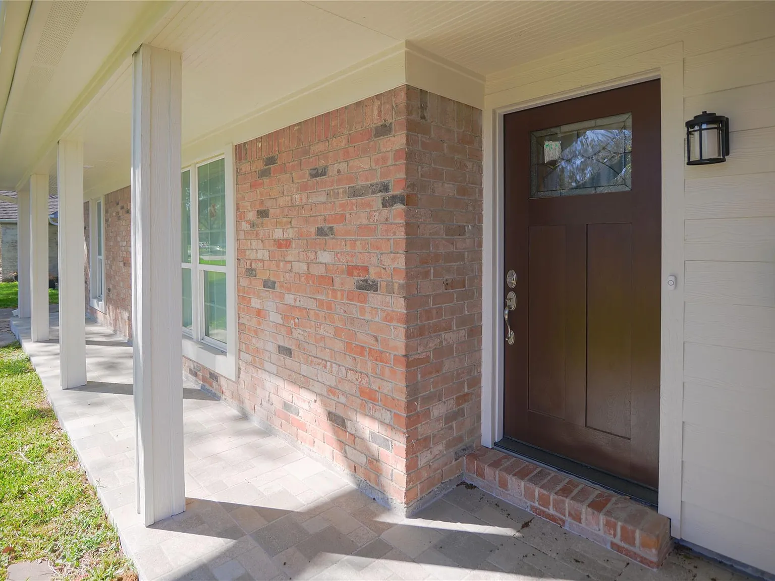 3 bed, 2.0 bath, 2110 sqft, $3,000 — Photo 2