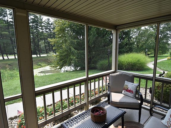 5th image of 373 Virginia Ct