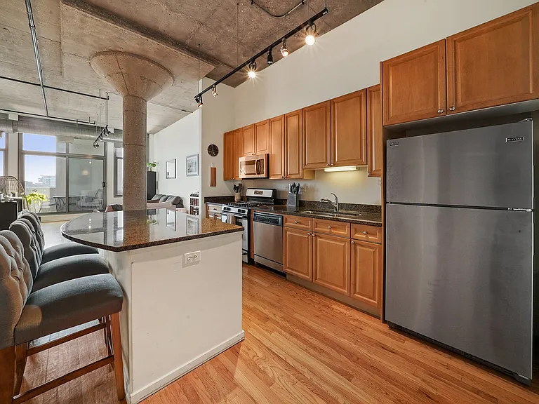 900 N Kingsbury St #800 — Photo 4