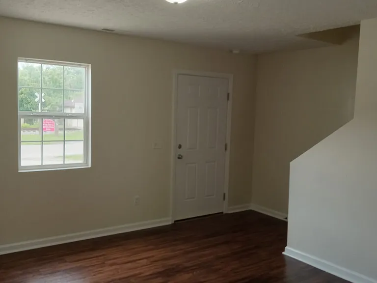 312 Kenova Ave — Photo 8