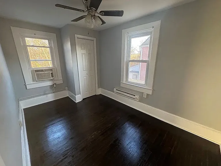 1127 N Royal Ave #B — Photo 2