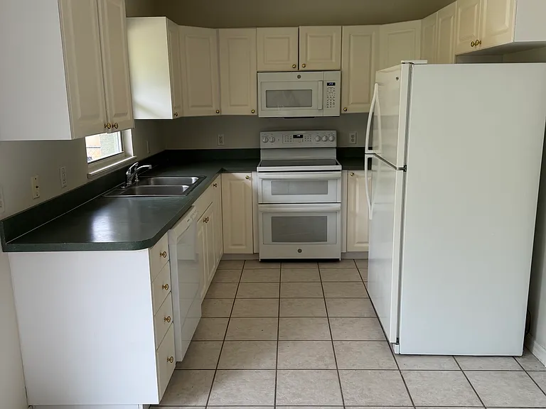 1135 32nd Ave SW — Photo 3
