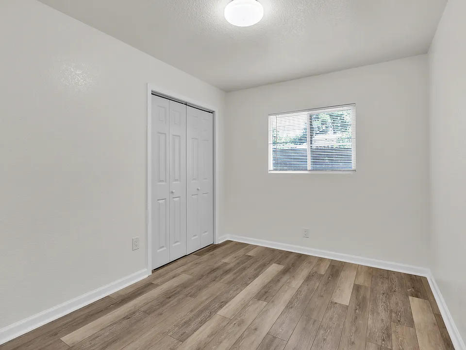 4733 1/2 9th Ave
