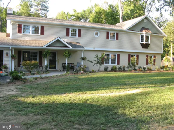 5826 Oak Grove St, Lorton, VA 22079