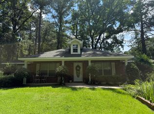 321 Raybourn Rd, Columbia, MS 39429