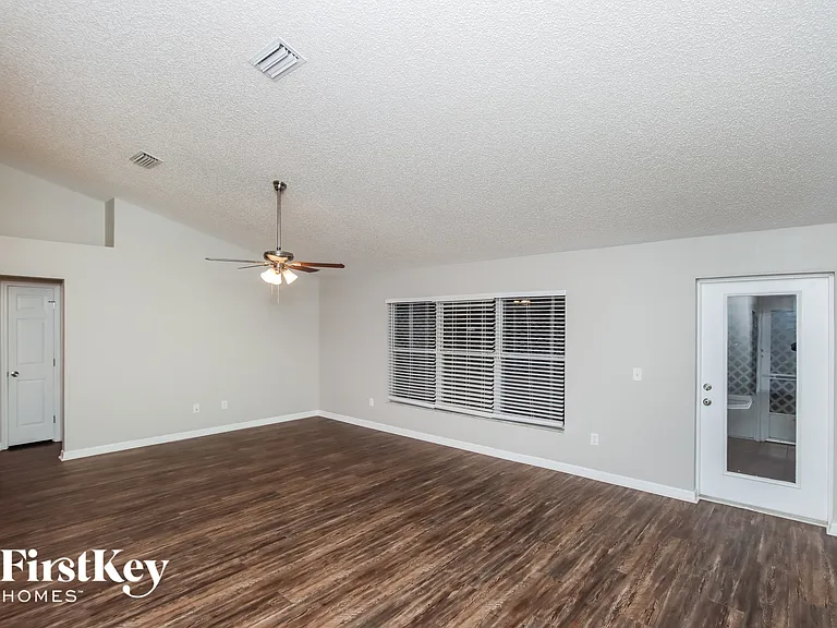 1448 Wacker Ave SE — Photo 3