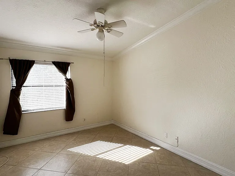 9617 Riverside Dr #6 — Photo 18