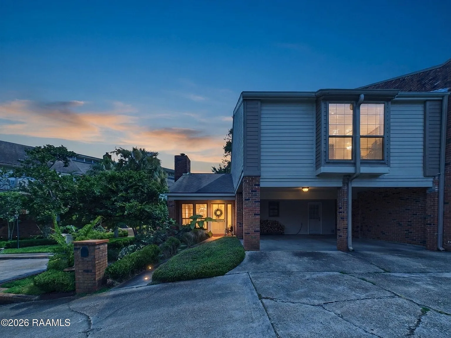 2 bed, 2.5 bath, 1825 sqft, $1,750 — Photo 2