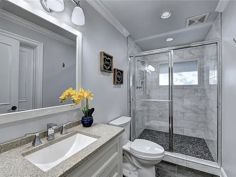 1227 Sheridan Rd NE — Photo 17