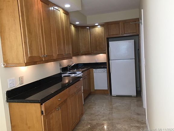2nd image of 2424 SE 17th Cswy #109B