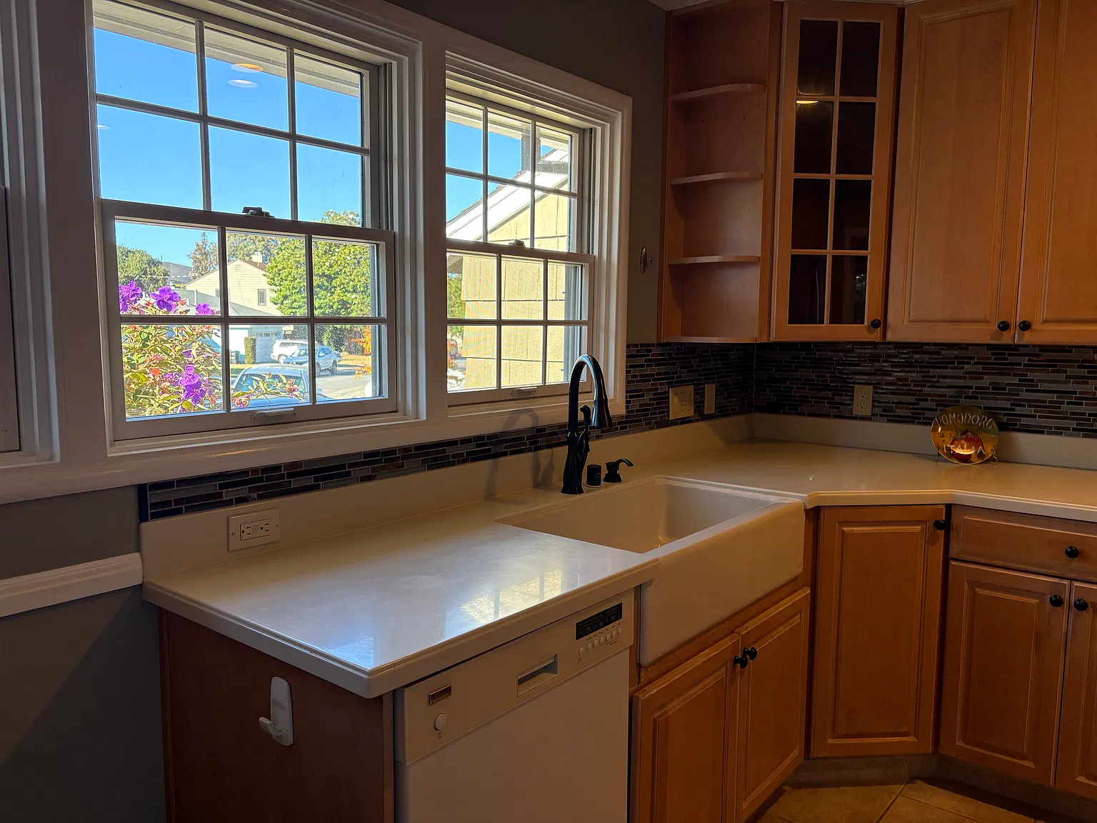 4 bed, 1690 sqft, $7,750 — Photo 4
