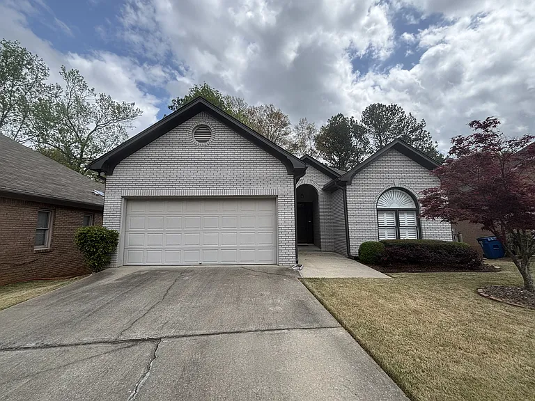 1209 Ivy Brook Cir — Photo 1