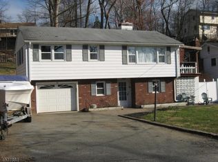 24 Woodlawn Ter, Lake Hopatcong, NJ 07849