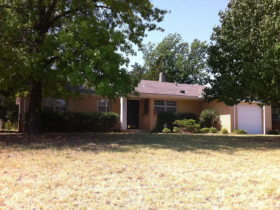 2928 NW 70th St
