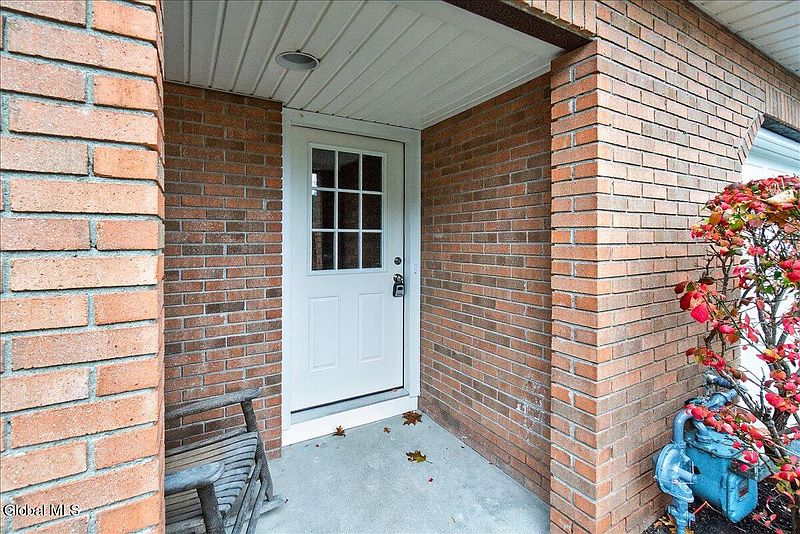 5th image of 4043 Chaucer Place