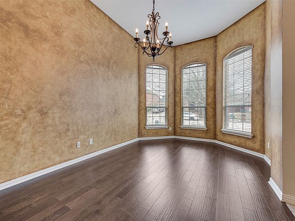 5th image of 106 Stone St