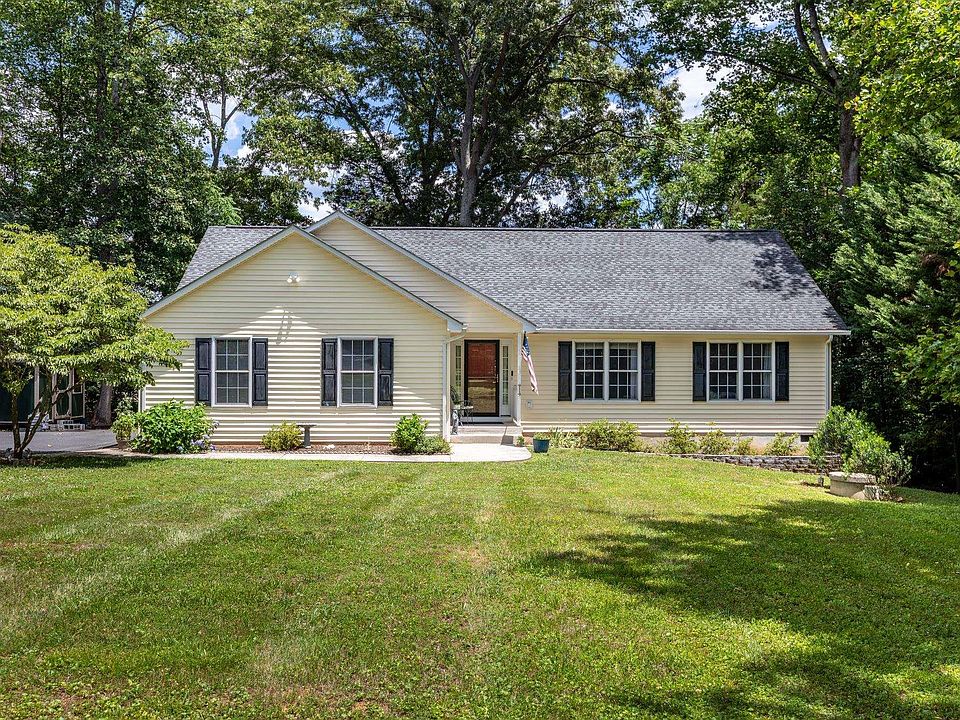 1st image of 211 Spring Haven Ln