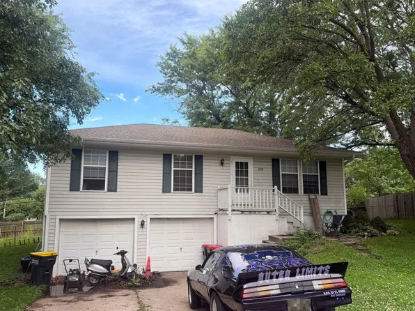 200 E 15th St, Kearney, MO 64060