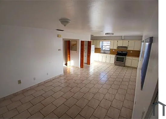 431 E 30th St #103 — Photo 3