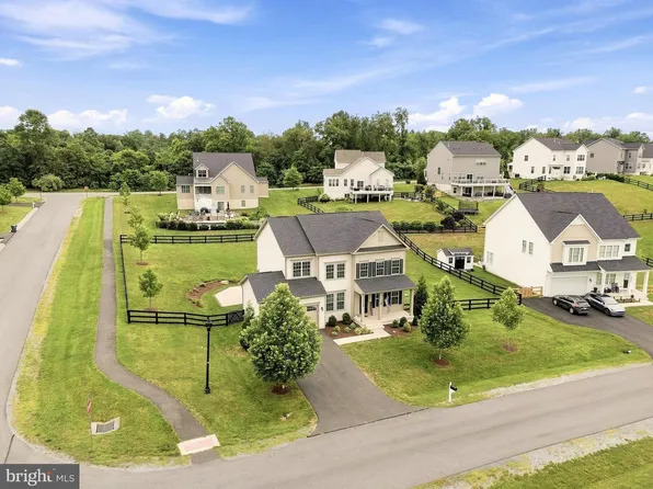 35943 Fieldside Way, Round Hill, VA 20141