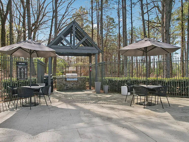 Outdoor Grill at Gwinnett Pointe Apartments in Norcross, GA 30093