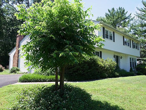 4th image of 5 Woodbine Cir