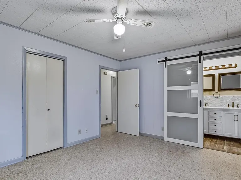 467 Ashley Ave — Photo 3