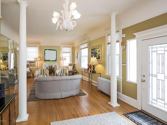 006-Living_Room-2374447-medium