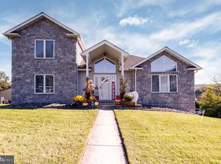 53 Maple St, Mohnton, PA 19540