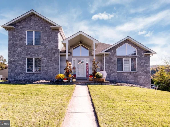 53 Maple St, Mohnton, PA 19540
