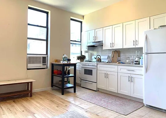 Rented by Lexiti Realty Corp | media 34