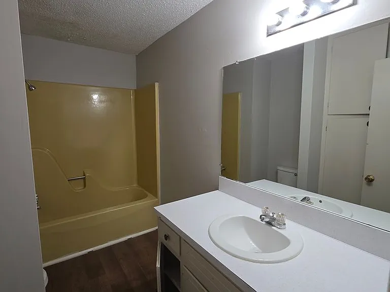1336 S Sidney Ave — Photo 13