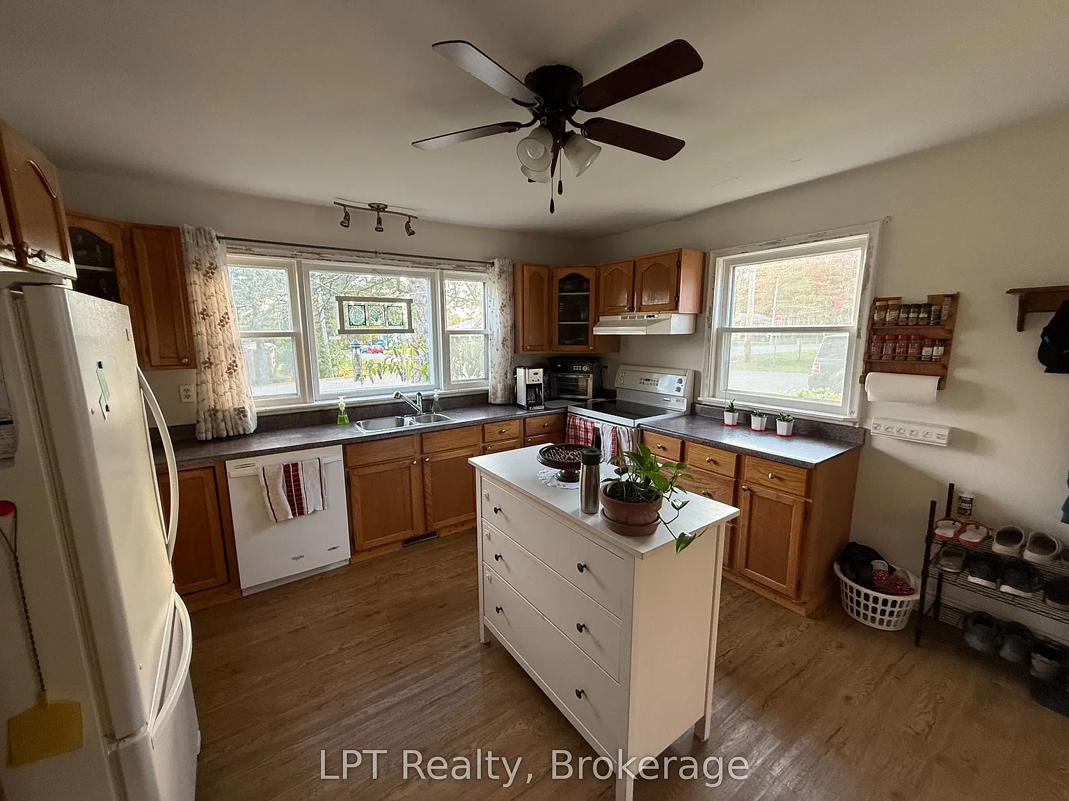 3 bed, $2,200 — Photo 3