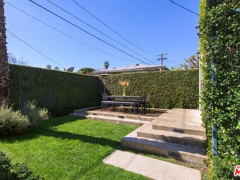 8842 Dorrington Ave — Photo 20