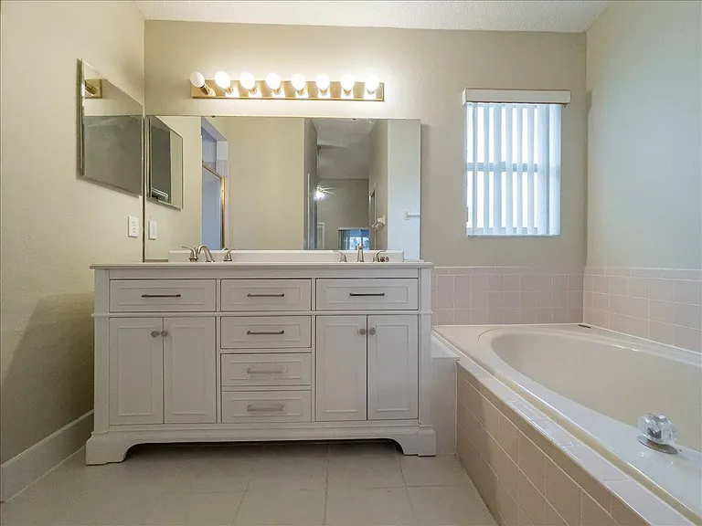 218 Langford Park Dr — Photo 10