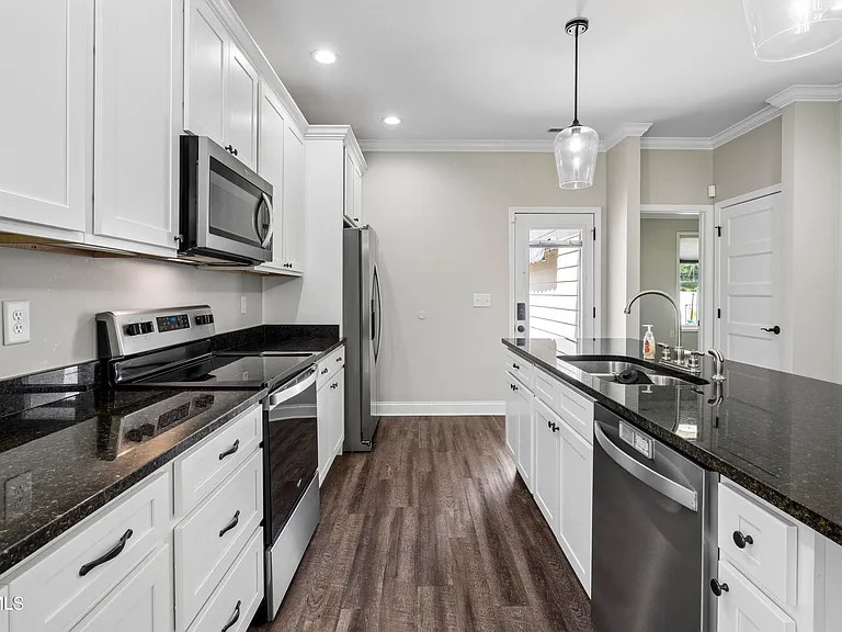 515 Villa Ln — Photo 9