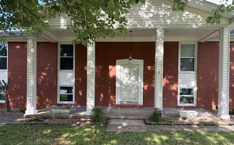 3 bed, 1.5 bath, 1600 sqft, $1,495 — Photo 1