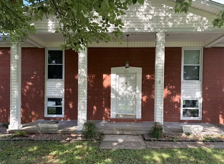 106 Lyon Ave — Photo 1