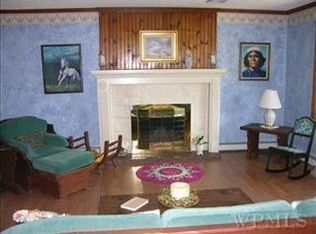 27 Twin Hills Rd, Poughkeepsie, NY 12603