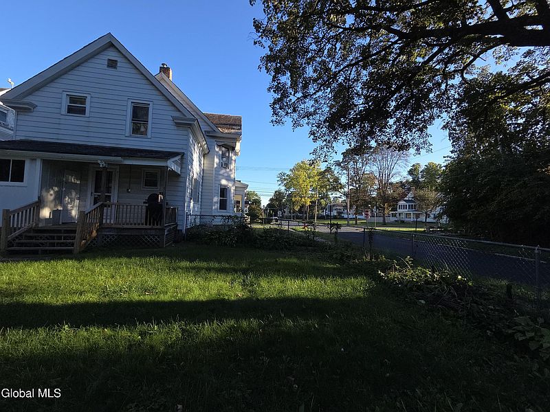 3rd image of 47 Maple Street