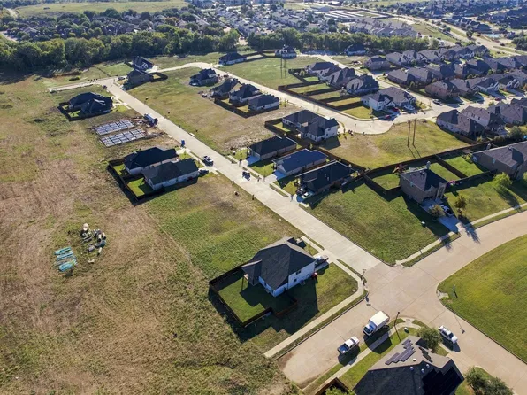 605 Parakeet Ln, Sherman, TX 75092