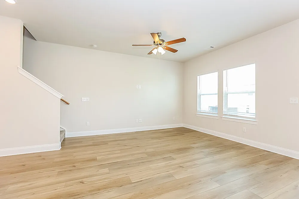 3 bed, 2.5 bath, 1601 sqft, $1,965 — Photo 4