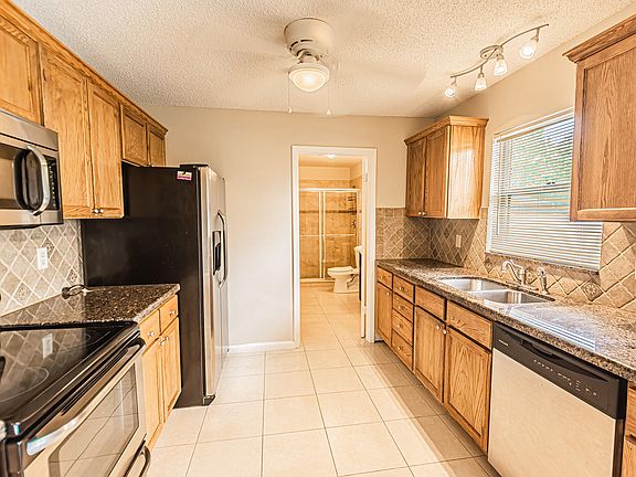 3rd image of 1757 SW Burlington Street