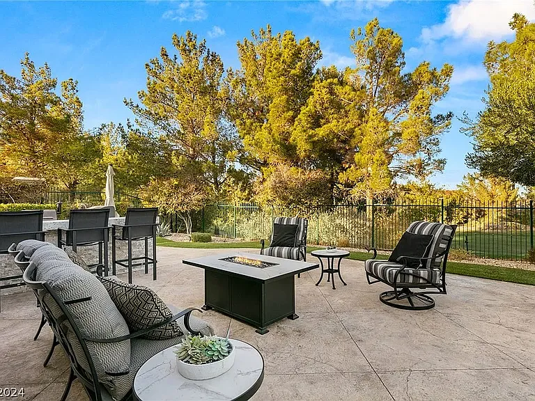 18 Castle Oaks Ct — Photo 30